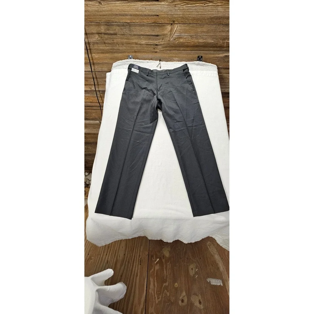 Haggar Mens Comfort Dress Pant 34x30 Charcoal Straight Fit Stretch HD70090 NEW
